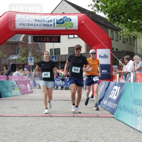 10.05.2026 - 8. Wedeler Halbmarathon Yannick Fuchs http://msf.ph/oto/9712729 10.05.2026 11:26:29 Ziel 572, 699, 841, 842, 2046, 2157 meine-sportfotos.de
