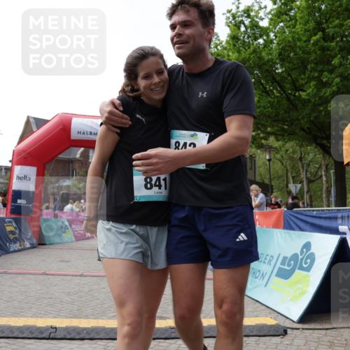 10.05.2026 - 8. Wedeler Halbmarathon Yannick Fuchs http://msf.ph/oto/9712749 10.05.2026 11:26:33 Ziel 572, 841, 842, 2157 meine-sportfotos.de