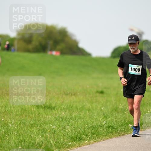 10.05.2026 - 8. Wedeler Halbmarathon Dr. Thomas Lammeyer http://msf.ph/oto/9712786 10.05.2026 12:10:06 Laufen 617, 1000 meine-sportfotos.de