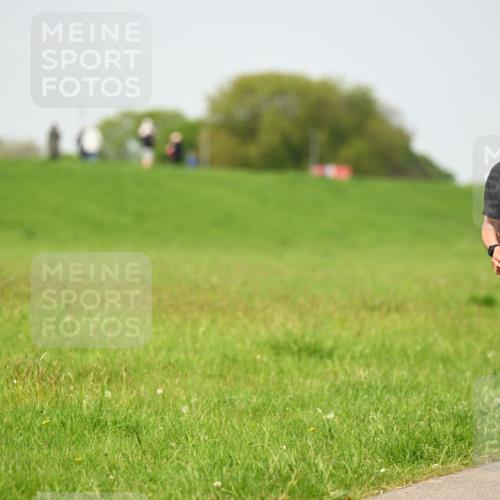 10.05.2026 - 8. Wedeler Halbmarathon Dr. Thomas Lammeyer http://msf.ph/oto/9712793 10.05.2026 12:10:06 Laufen 1000 meine-sportfotos.de