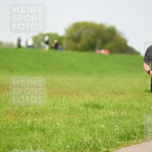 10.05.2026 - 8. Wedeler Halbmarathon Dr. Thomas Lammeyer http://msf.ph/oto/9712794 10.05.2026 12:10:07 Laufen 1000 meine-sportfotos.de