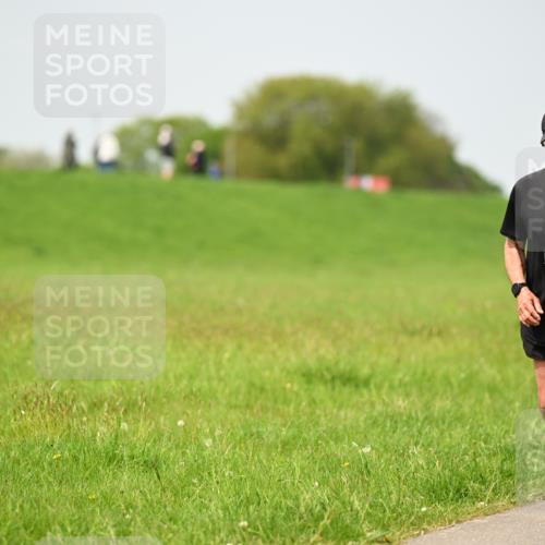10.05.2026 - 8. Wedeler Halbmarathon Dr. Thomas Lammeyer http://msf.ph/oto/9712796 10.05.2026 12:10:07 Laufen 1000 meine-sportfotos.de