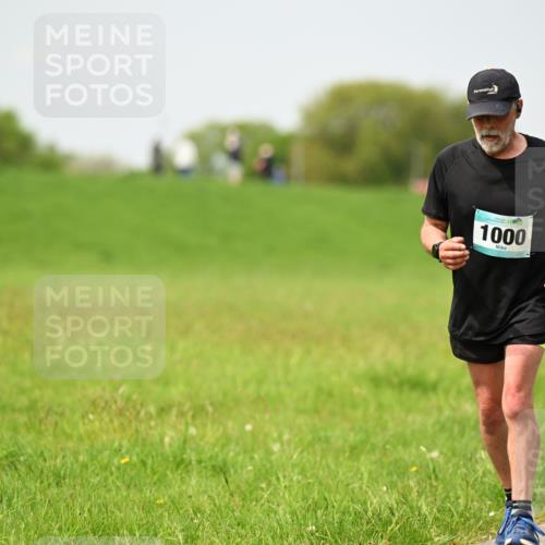 10.05.2026 - 8. Wedeler Halbmarathon Dr. Thomas Lammeyer http://msf.ph/oto/9712810 10.05.2026 12:10:08 Laufen 1000 meine-sportfotos.de