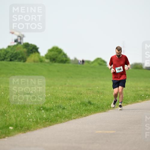 10.05.2026 - 8. Wedeler Halbmarathon Dr. Thomas Lammeyer http://msf.ph/oto/9712811 10.05.2026 12:10:24 Laufen 799 meine-sportfotos.de