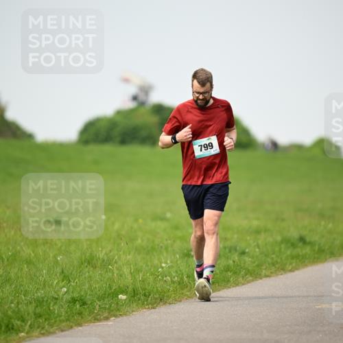 10.05.2026 - 8. Wedeler Halbmarathon Dr. Thomas Lammeyer http://msf.ph/oto/9712815 10.05.2026 12:10:30 Laufen 799 meine-sportfotos.de