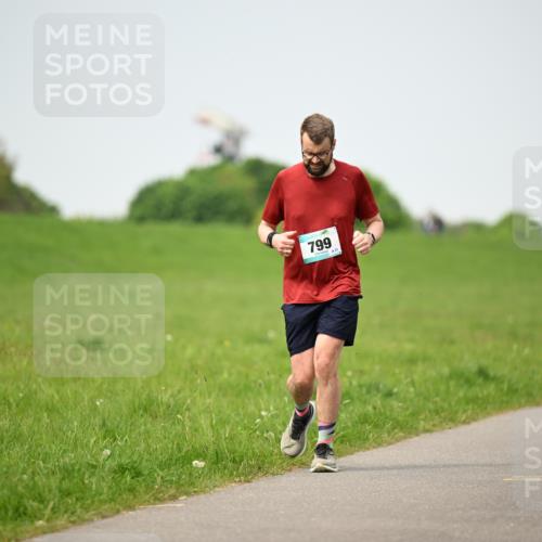10.05.2026 - 8. Wedeler Halbmarathon Dr. Thomas Lammeyer http://msf.ph/oto/9712816 10.05.2026 12:10:30 Laufen 799 meine-sportfotos.de