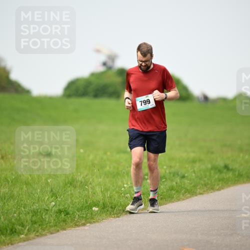 10.05.2026 - 8. Wedeler Halbmarathon Dr. Thomas Lammeyer http://msf.ph/oto/9712818 10.05.2026 12:10:30 Laufen 799 meine-sportfotos.de