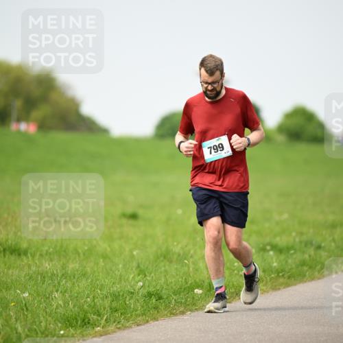 10.05.2026 - 8. Wedeler Halbmarathon Dr. Thomas Lammeyer http://msf.ph/oto/9712833 10.05.2026 12:10:31 Laufen 799 meine-sportfotos.de