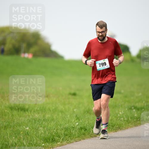 10.05.2026 - 8. Wedeler Halbmarathon Dr. Thomas Lammeyer http://msf.ph/oto/9712834 10.05.2026 12:10:32 Laufen 799 meine-sportfotos.de