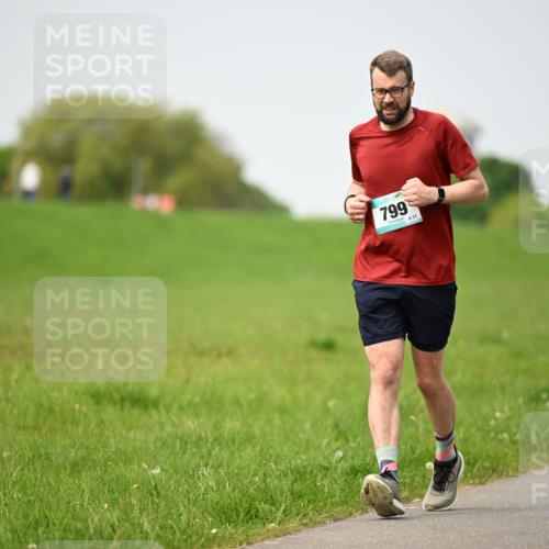 10.05.2026 - 8. Wedeler Halbmarathon Dr. Thomas Lammeyer http://msf.ph/oto/9712838 10.05.2026 12:10:32 Laufen 799 meine-sportfotos.de