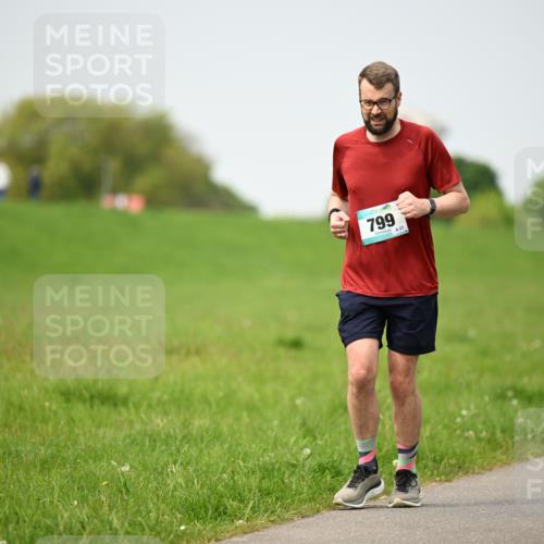 10.05.2026 - 8. Wedeler Halbmarathon Dr. Thomas Lammeyer http://msf.ph/oto/9712842 10.05.2026 12:10:32 Laufen 799 meine-sportfotos.de