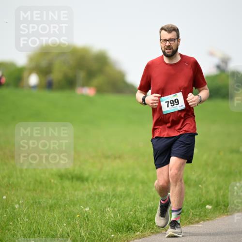 10.05.2026 - 8. Wedeler Halbmarathon Dr. Thomas Lammeyer http://msf.ph/oto/9712844 10.05.2026 12:10:32 Laufen 799 meine-sportfotos.de