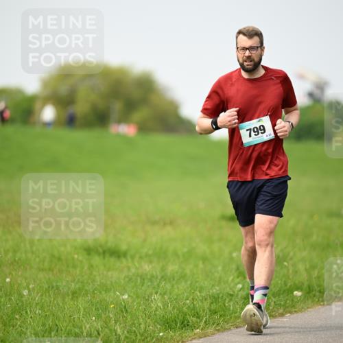 10.05.2026 - 8. Wedeler Halbmarathon Dr. Thomas Lammeyer http://msf.ph/oto/9712846 10.05.2026 12:10:32 Laufen 799 meine-sportfotos.de