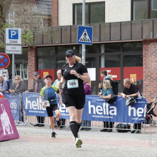10.05.2026 - 8. Wedeler Halbmarathon Yannick Fuchs http://msf.ph/oto/9712861 10.05.2026 11:27:03 Ziel 60, 565, 967 meine-sportfotos.de