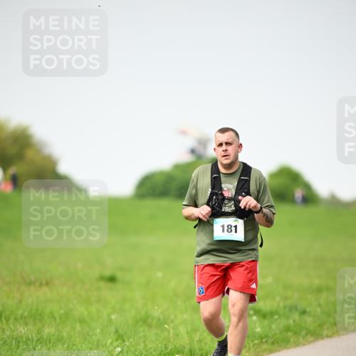 10.05.2026 - 8. Wedeler Halbmarathon Dr. Thomas Lammeyer http://msf.ph/oto/9712863 10.05.2026 12:10:48 Laufen 181 meine-sportfotos.de
