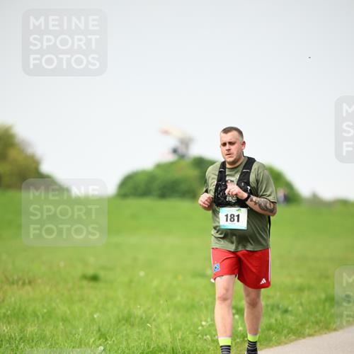 10.05.2026 - 8. Wedeler Halbmarathon Dr. Thomas Lammeyer http://msf.ph/oto/9712865 10.05.2026 12:10:47 Laufen 181 meine-sportfotos.de