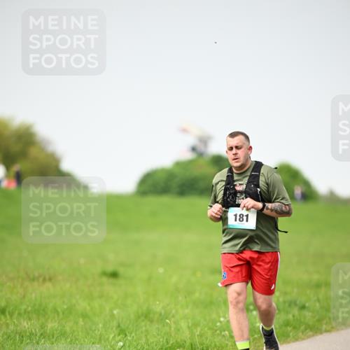 10.05.2026 - 8. Wedeler Halbmarathon Dr. Thomas Lammeyer http://msf.ph/oto/9712866 10.05.2026 12:10:47 Laufen 181 meine-sportfotos.de
