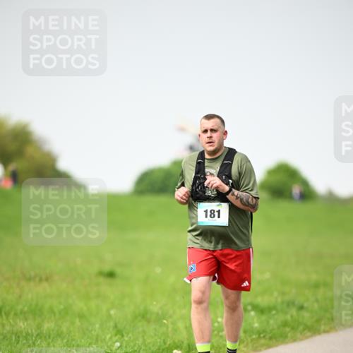 10.05.2026 - 8. Wedeler Halbmarathon Dr. Thomas Lammeyer http://msf.ph/oto/9712871 10.05.2026 12:10:48 Laufen 181 meine-sportfotos.de