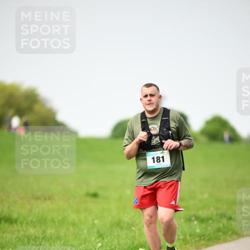 10.05.2026 - 8. Wedeler Halbmarathon Dr. Thomas Lammeyer http://msf.ph/oto/9712873 10.05.2026 12:10:48 Laufen 181 meine-sportfotos.de