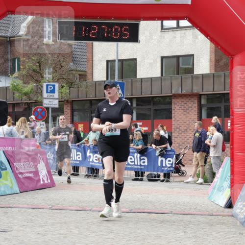 10.05.2026 - 8. Wedeler Halbmarathon Yannick Fuchs http://msf.ph/oto/9712875 10.05.2026 11:27:04 Ziel 60, 565, 967 meine-sportfotos.de