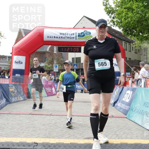 10.05.2026 - 8. Wedeler Halbmarathon Yannick Fuchs http://msf.ph/oto/9712907 10.05.2026 11:27:07 Ziel 60, 565, 967 meine-sportfotos.de