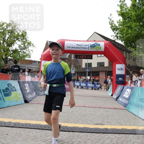 10.05.2026 - 8. Wedeler Halbmarathon Yannick Fuchs http://msf.ph/oto/9712928 10.05.2026 11:27:10 Ziel 60, 565, 967 meine-sportfotos.de