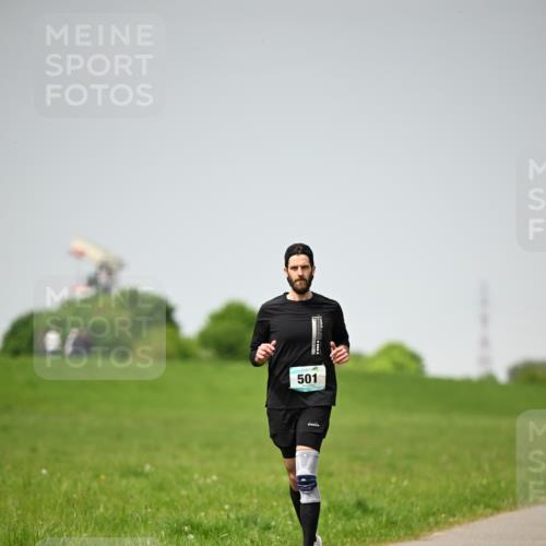 10.05.2026 - 8. Wedeler Halbmarathon Dr. Thomas Lammeyer http://msf.ph/oto/9712977 10.05.2026 12:11:57 Laufen 501 meine-sportfotos.de