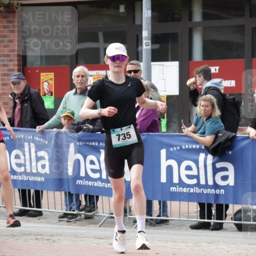 10.05.2026 - 8. Wedeler Halbmarathon Yannick Fuchs http://msf.ph/oto/9712997 10.05.2026 11:27:22 Ziel 230, 735, 2139, 2224 meine-sportfotos.de