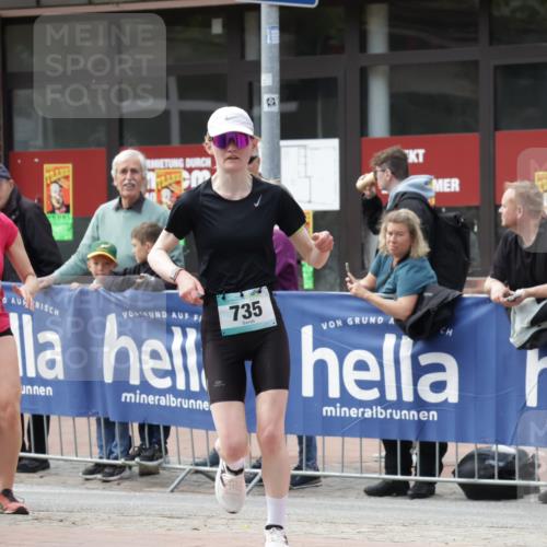 10.05.2026 - 8. Wedeler Halbmarathon Yannick Fuchs http://msf.ph/oto/9713000 10.05.2026 11:27:22 Ziel 230, 735, 2139, 2224 meine-sportfotos.de