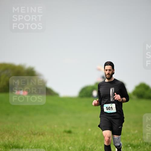 10.05.2026 - 8. Wedeler Halbmarathon Dr. Thomas Lammeyer http://msf.ph/oto/9713004 10.05.2026 12:11:59 Laufen 501 meine-sportfotos.de