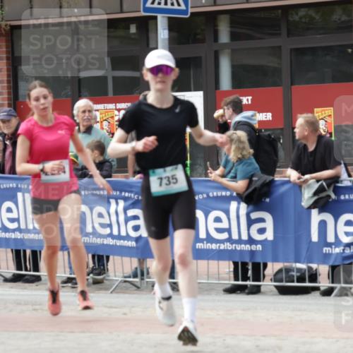 10.05.2026 - 8. Wedeler Halbmarathon Yannick Fuchs http://msf.ph/oto/9713008 10.05.2026 11:27:22 Ziel 230, 735, 2139, 2224 meine-sportfotos.de