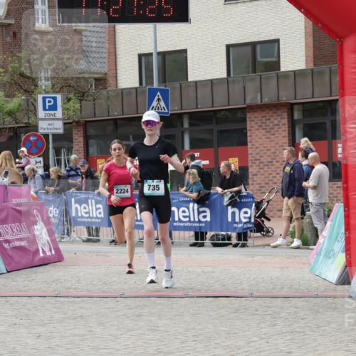 10.05.2026 - 8. Wedeler Halbmarathon Yannick Fuchs http://msf.ph/oto/9713013 10.05.2026 11:27:23 Ziel 230, 735, 2139, 2151, 2224 meine-sportfotos.de