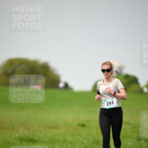 10.05.2026 - 8. Wedeler Halbmarathon Dr. Thomas Lammeyer http://msf.ph/oto/9713025 10.05.2026 12:12:33 Laufen 241 meine-sportfotos.de