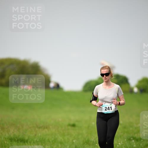 10.05.2026 - 8. Wedeler Halbmarathon Dr. Thomas Lammeyer http://msf.ph/oto/9713026 10.05.2026 12:12:33 Laufen 241 meine-sportfotos.de