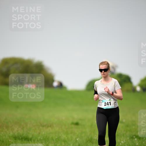 10.05.2026 - 8. Wedeler Halbmarathon Dr. Thomas Lammeyer http://msf.ph/oto/9713028 10.05.2026 12:12:33 Laufen 241 meine-sportfotos.de