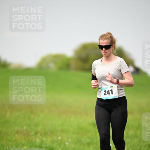10.05.2026 - 8. Wedeler Halbmarathon Dr. Thomas Lammeyer http://msf.ph/oto/9713035 10.05.2026 12:12:35 Laufen 241 meine-sportfotos.de