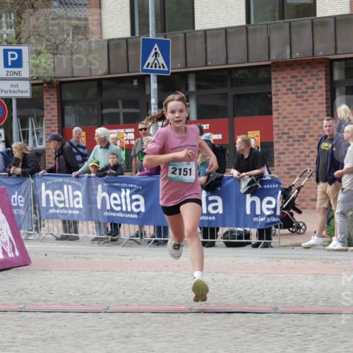 10.05.2026 - 8. Wedeler Halbmarathon Yannick Fuchs http://msf.ph/oto/9713046 10.05.2026 11:27:27 Ziel 735, 2151, 2224 meine-sportfotos.de