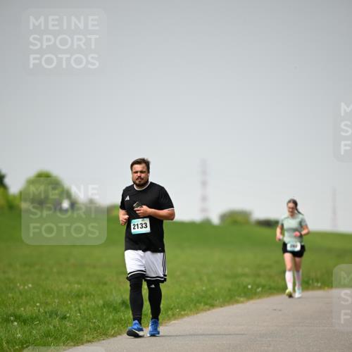 10.05.2026 - 8. Wedeler Halbmarathon Dr. Thomas Lammeyer http://msf.ph/oto/9713061 10.05.2026 12:12:55 Laufen 2133 meine-sportfotos.de