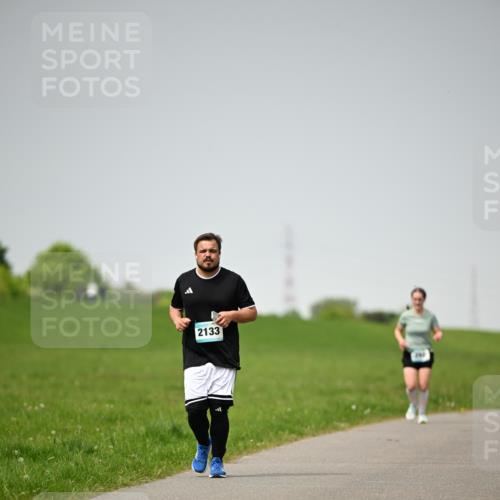 10.05.2026 - 8. Wedeler Halbmarathon Dr. Thomas Lammeyer http://msf.ph/oto/9713062 10.05.2026 12:12:55 Laufen 2133 meine-sportfotos.de