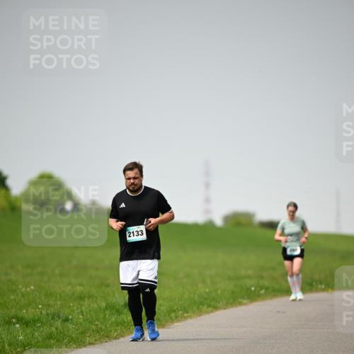 10.05.2026 - 8. Wedeler Halbmarathon Dr. Thomas Lammeyer http://msf.ph/oto/9713063 10.05.2026 12:12:55 Laufen 2133 meine-sportfotos.de