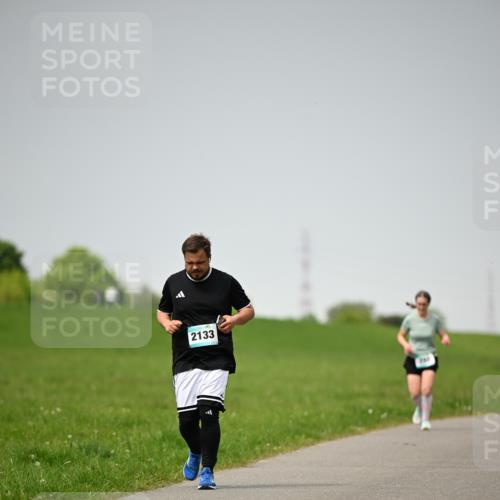 10.05.2026 - 8. Wedeler Halbmarathon Dr. Thomas Lammeyer http://msf.ph/oto/9713068 10.05.2026 12:12:55 Laufen 2133 meine-sportfotos.de