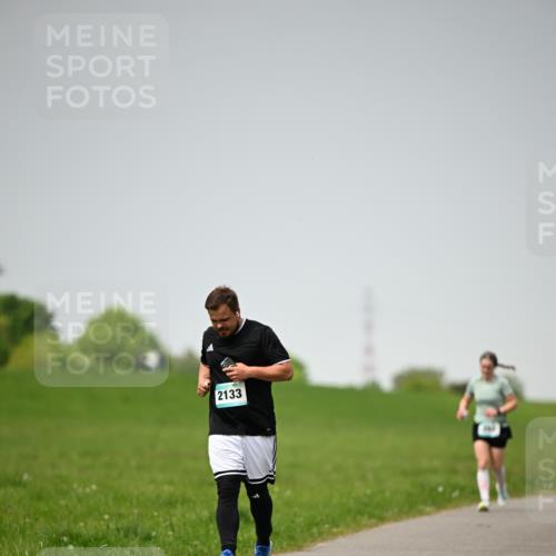 10.05.2026 - 8. Wedeler Halbmarathon Dr. Thomas Lammeyer http://msf.ph/oto/9713069 10.05.2026 12:12:56 Laufen 2133 meine-sportfotos.de