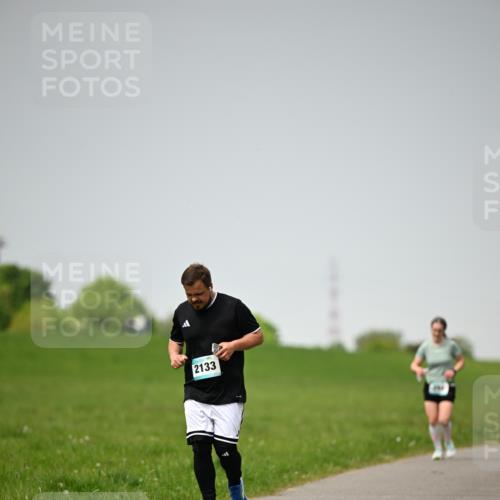 10.05.2026 - 8. Wedeler Halbmarathon Dr. Thomas Lammeyer http://msf.ph/oto/9713072 10.05.2026 12:12:56 Laufen 2133 meine-sportfotos.de