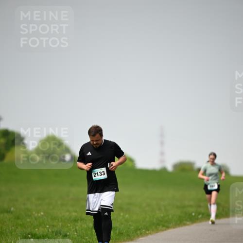 10.05.2026 - 8. Wedeler Halbmarathon Dr. Thomas Lammeyer http://msf.ph/oto/9713074 10.05.2026 12:12:56 Laufen 2133 meine-sportfotos.de