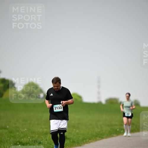 10.05.2026 - 8. Wedeler Halbmarathon Dr. Thomas Lammeyer http://msf.ph/oto/9713076 10.05.2026 12:12:56 Laufen 2133 meine-sportfotos.de