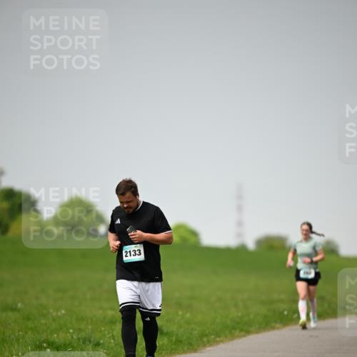 10.05.2026 - 8. Wedeler Halbmarathon Dr. Thomas Lammeyer http://msf.ph/oto/9713077 10.05.2026 12:12:56 Laufen 2133 meine-sportfotos.de