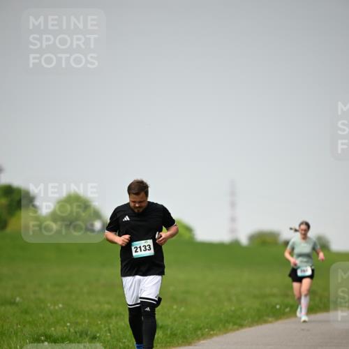 10.05.2026 - 8. Wedeler Halbmarathon Dr. Thomas Lammeyer http://msf.ph/oto/9713079 10.05.2026 12:12:56 Laufen 2133 meine-sportfotos.de