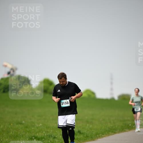 10.05.2026 - 8. Wedeler Halbmarathon Dr. Thomas Lammeyer http://msf.ph/oto/9713081 10.05.2026 12:12:57 Laufen 2133 meine-sportfotos.de