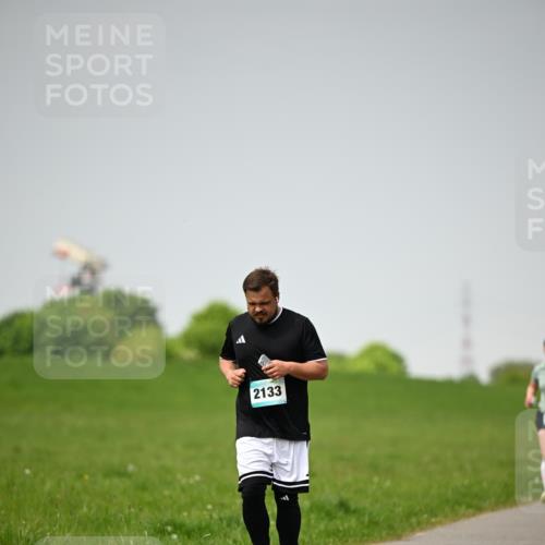 10.05.2026 - 8. Wedeler Halbmarathon Dr. Thomas Lammeyer http://msf.ph/oto/9713084 10.05.2026 12:12:57 Laufen 2133 meine-sportfotos.de