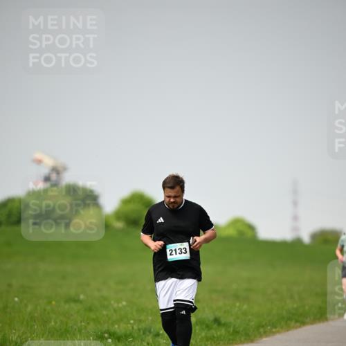 10.05.2026 - 8. Wedeler Halbmarathon Dr. Thomas Lammeyer http://msf.ph/oto/9713086 10.05.2026 12:12:57 Laufen 2133 meine-sportfotos.de